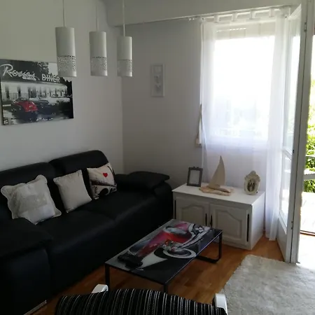 Apartment Macho Split