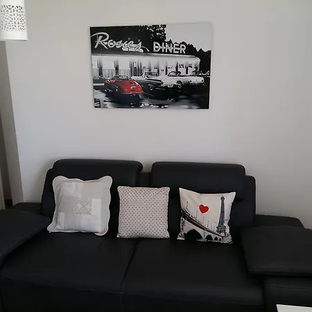 Apartment Macho Split