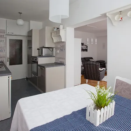 Apartment Macho *